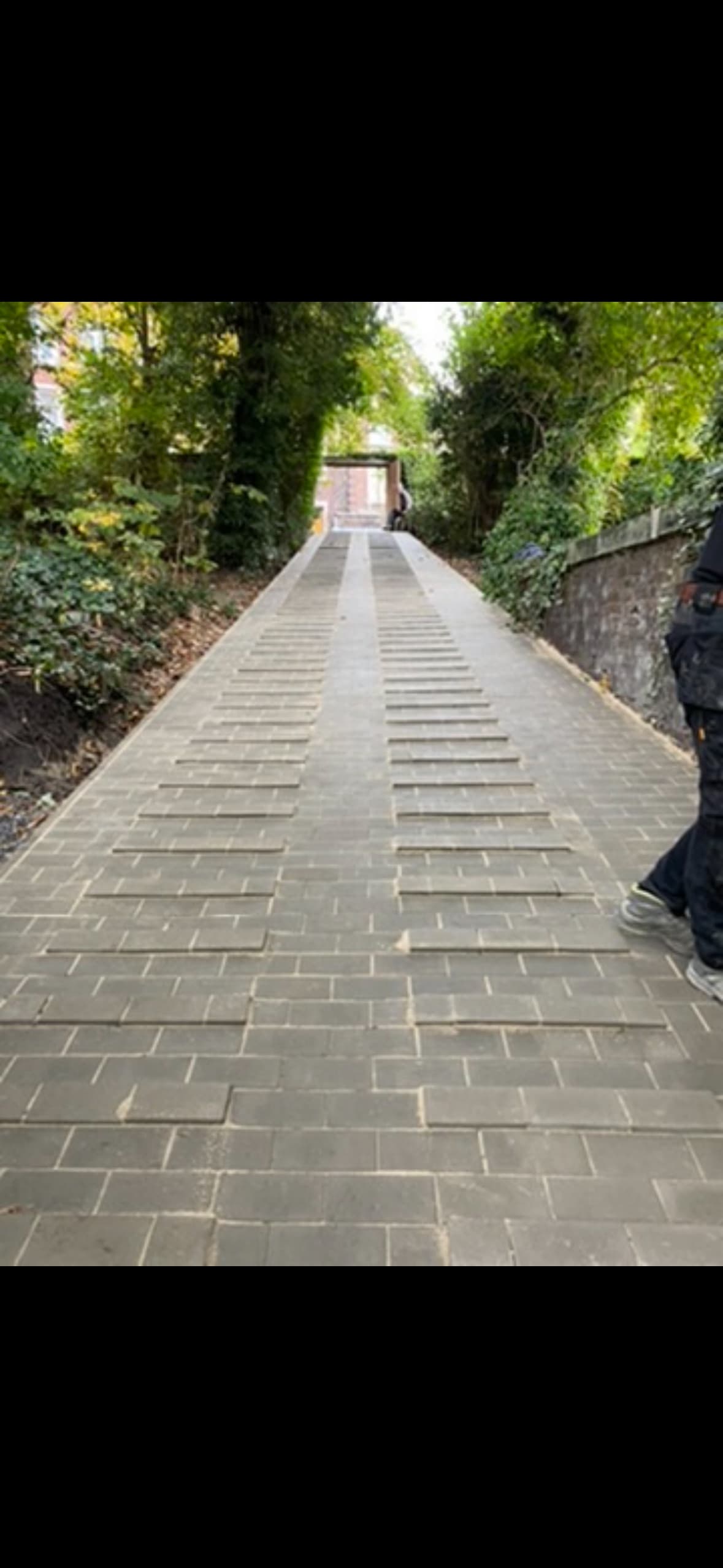 Allée pavée finie
